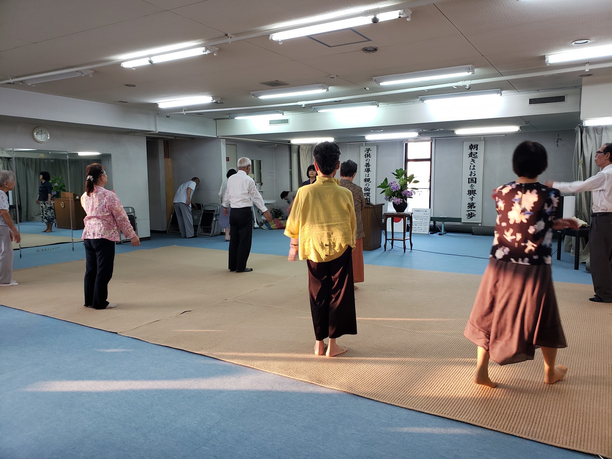 朝起き 会 スカート